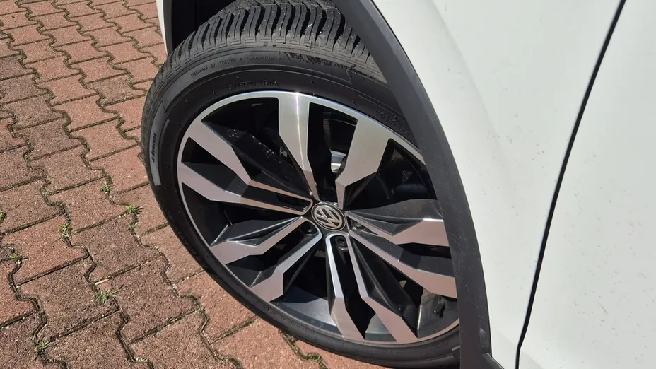 VOLKSWAGEN Tiguan Allspace -