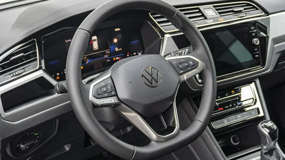 VOLKSWAGEN Touran -
