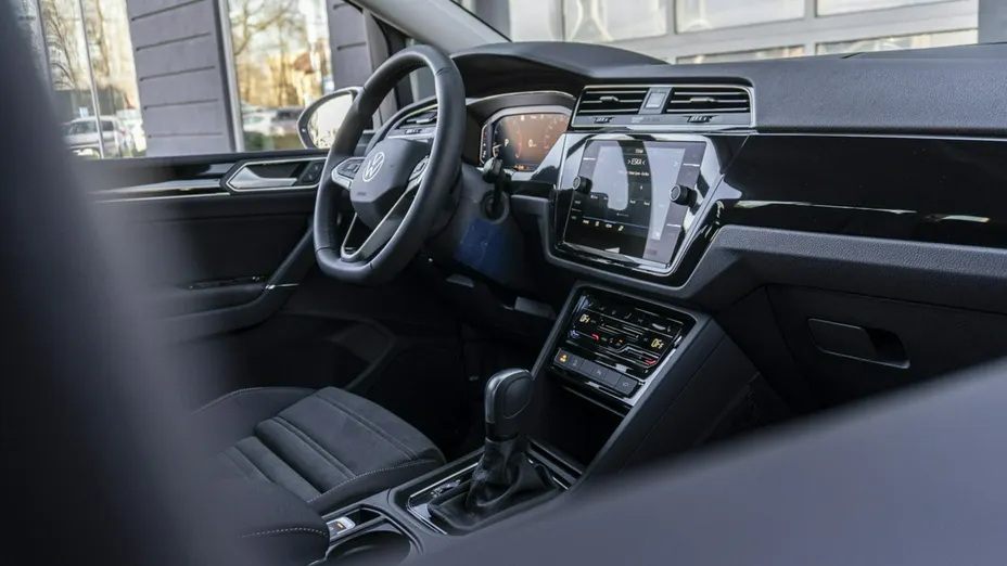 VOLKSWAGEN Touran -