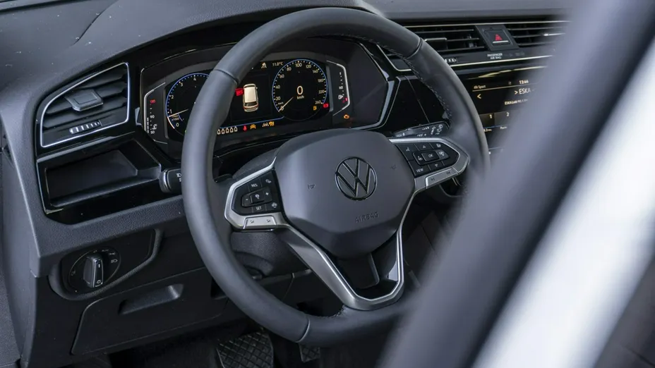 VOLKSWAGEN Touran -
