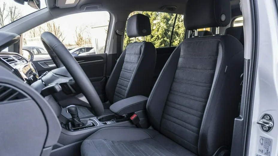 VOLKSWAGEN Touran -