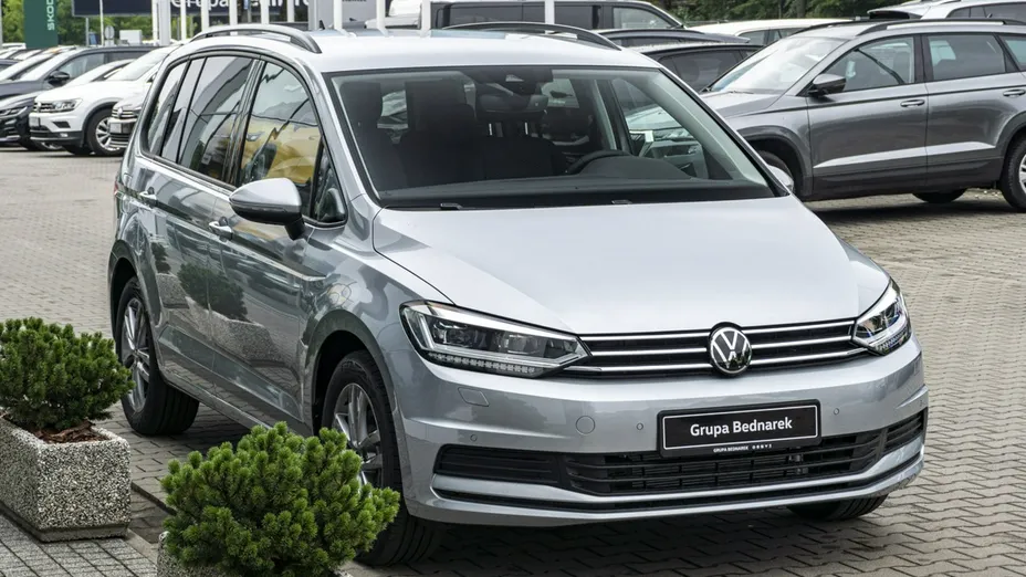 VOLKSWAGEN Touran -