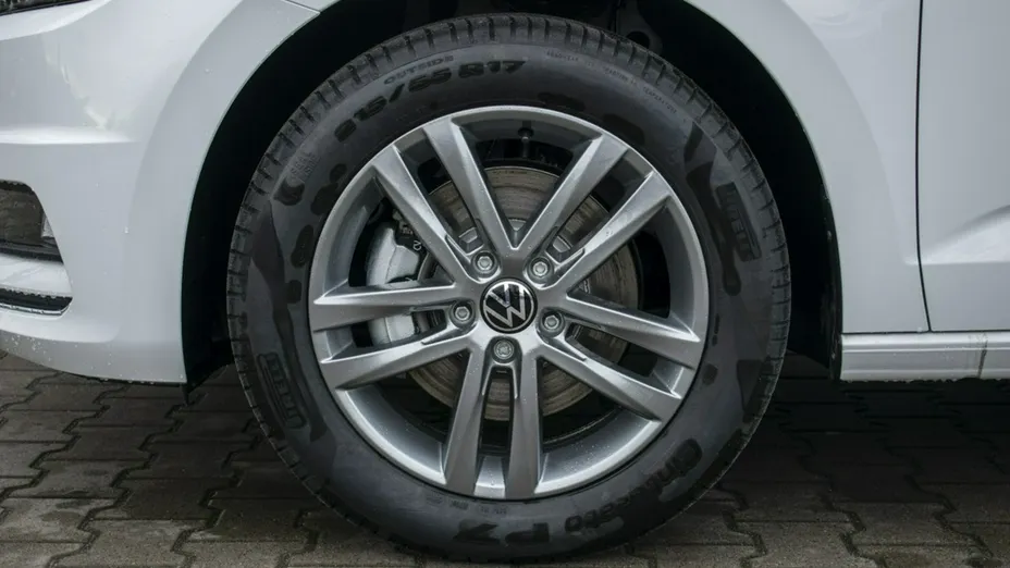 VOLKSWAGEN Touran -