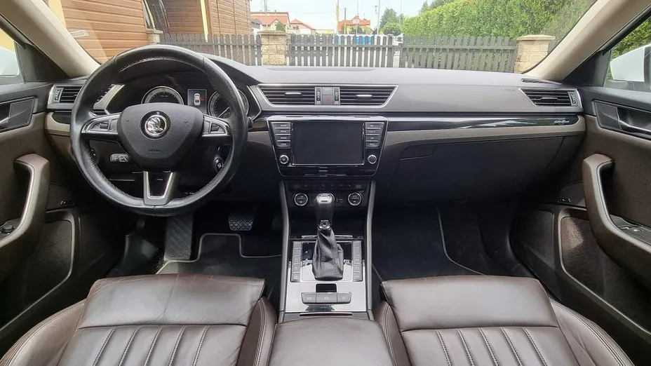 SKODA Superb -