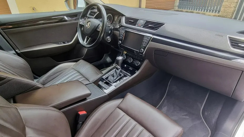 SKODA Superb -