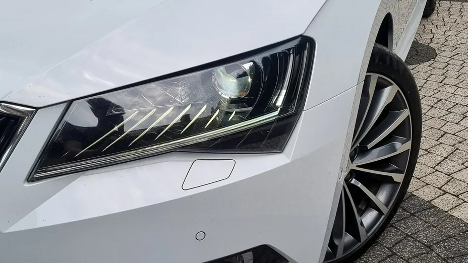 SKODA Superb -