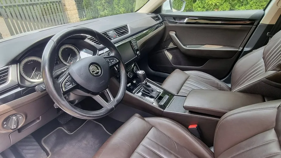 SKODA Superb -
