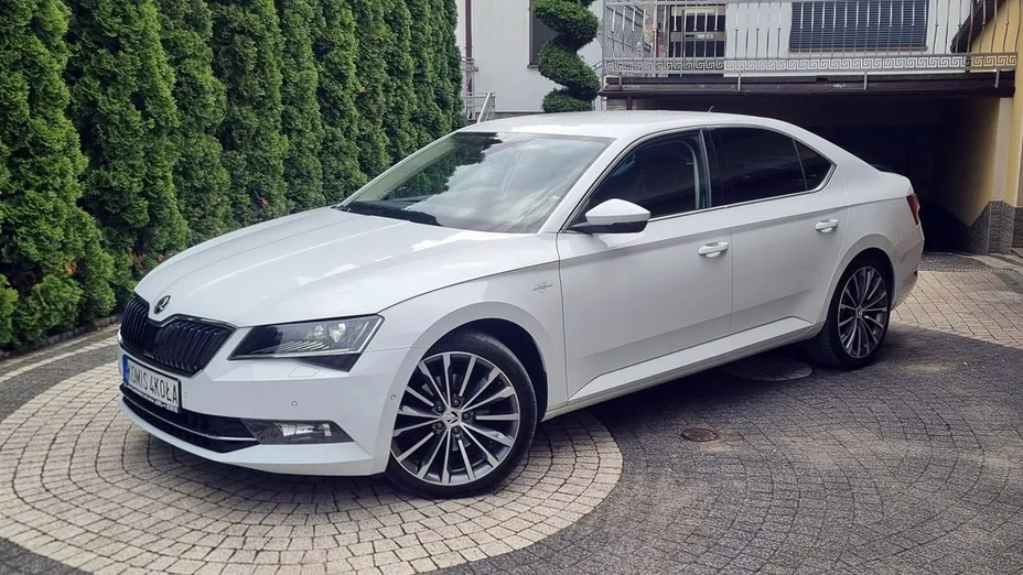 SKODA Superb -