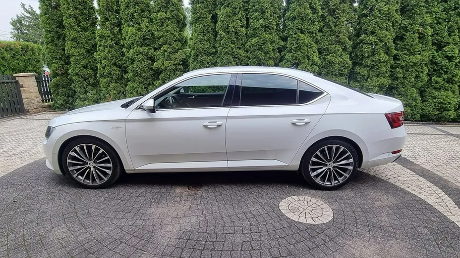 SKODA Superb -