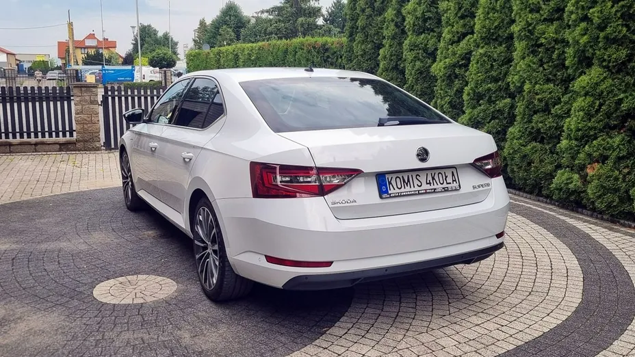SKODA Superb -