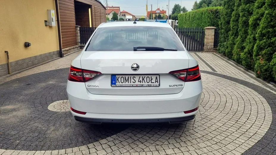 SKODA Superb -