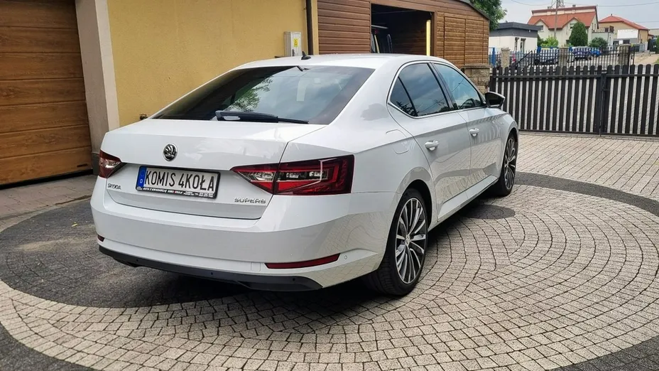 SKODA Superb -