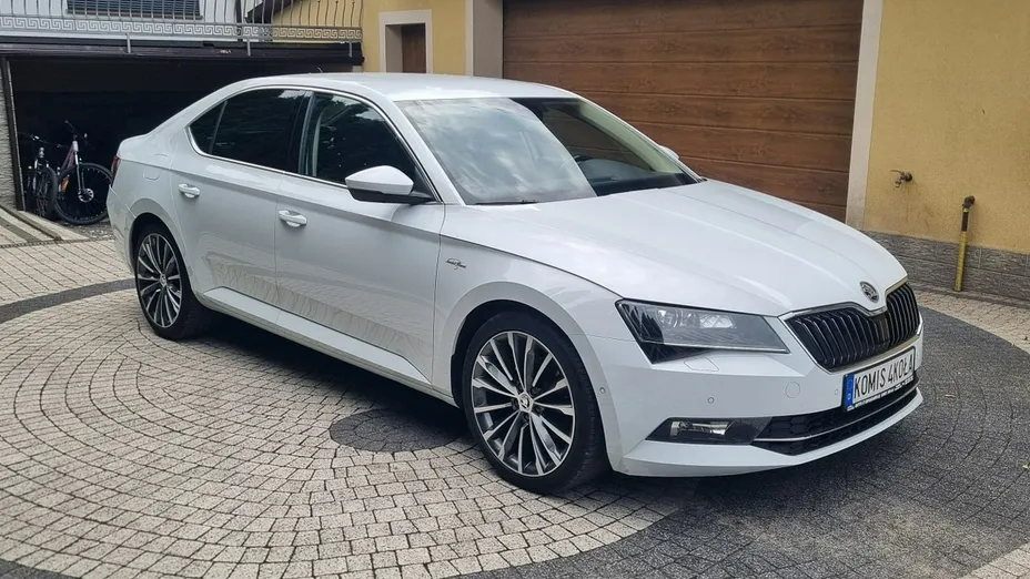 SKODA Superb -