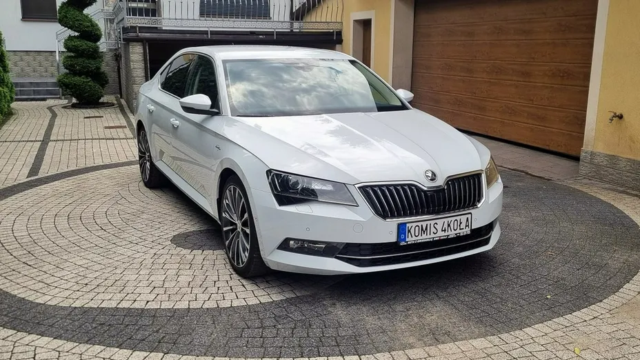 SKODA Superb -
