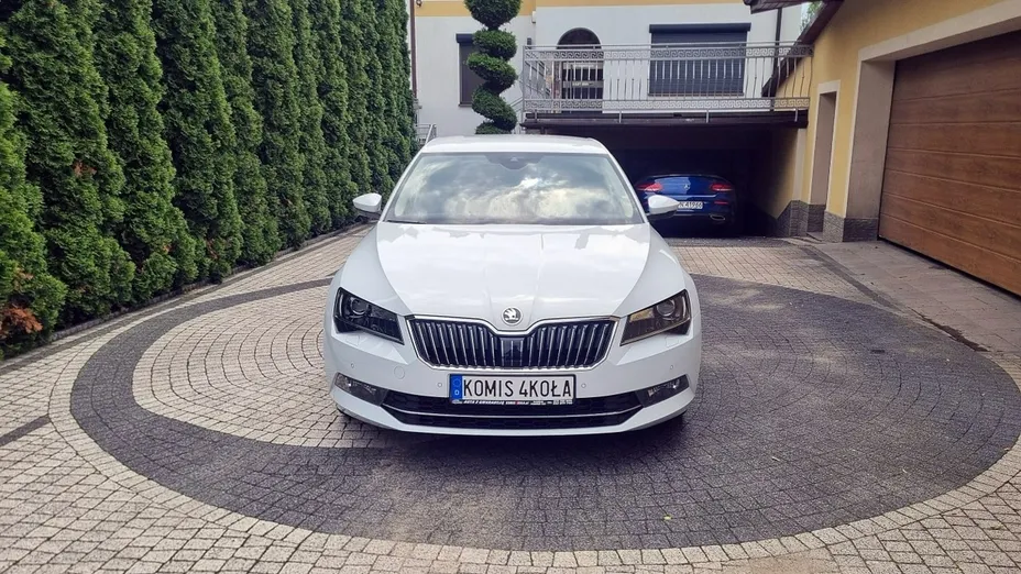 SKODA Superb -
