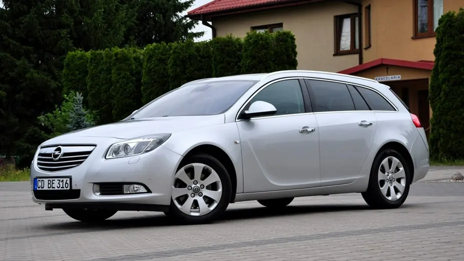 OPEL Insignia -