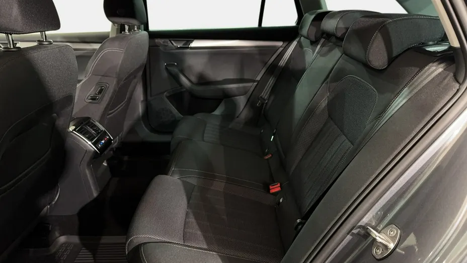 SKODA Superb -