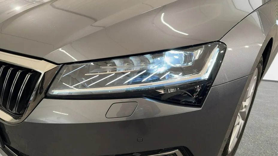 SKODA Superb -