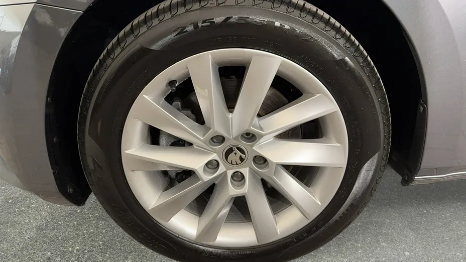 SKODA Superb -