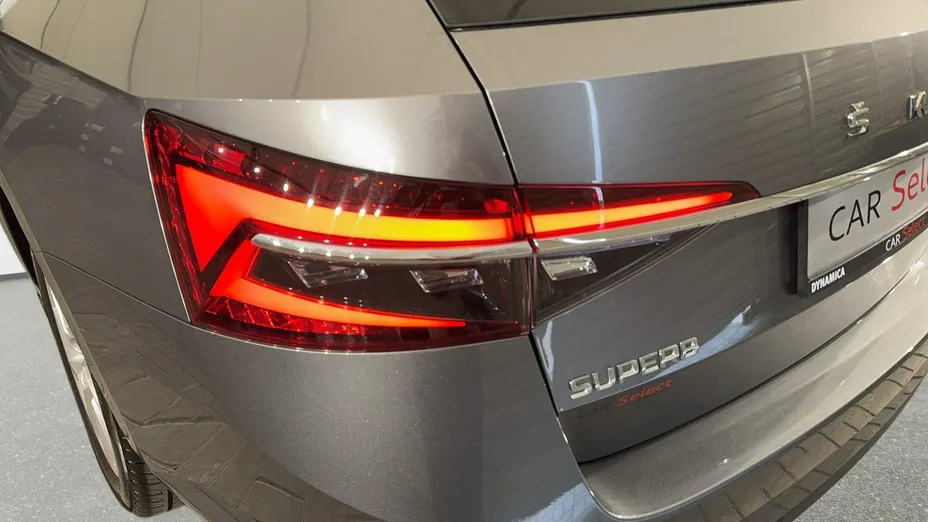 SKODA Superb -