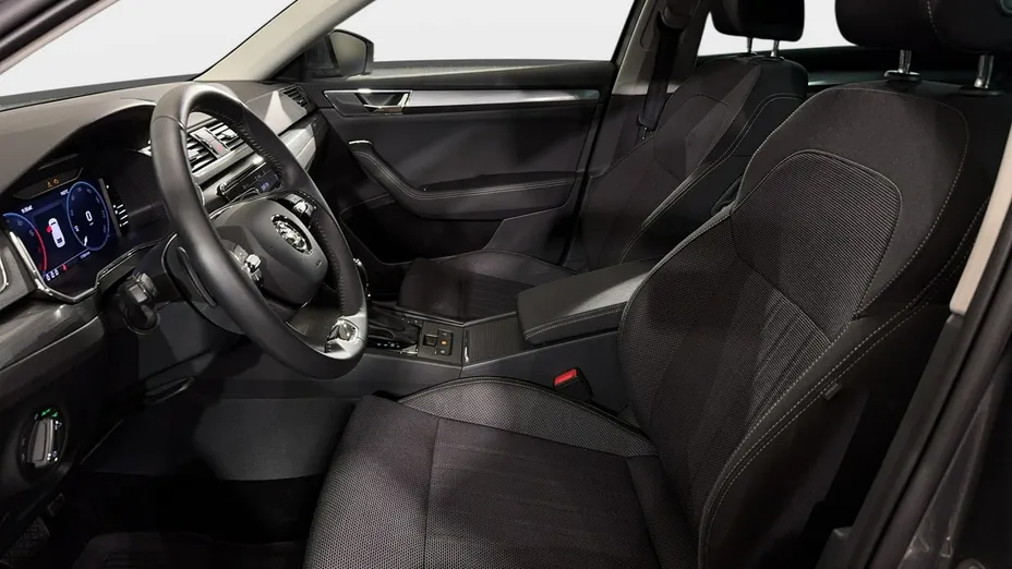 SKODA Superb -