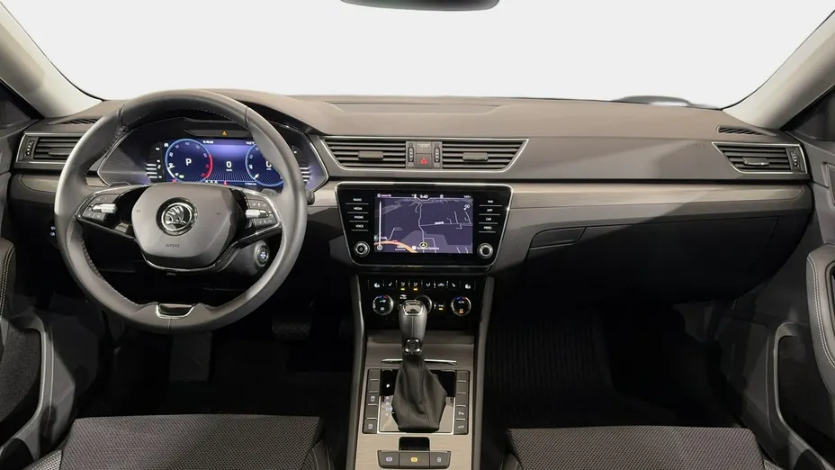 SKODA Superb -