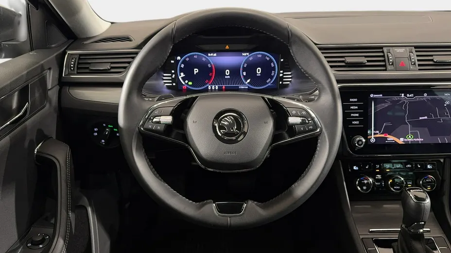 SKODA Superb -