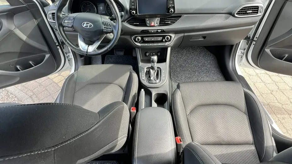 HYUNDAI i30 -