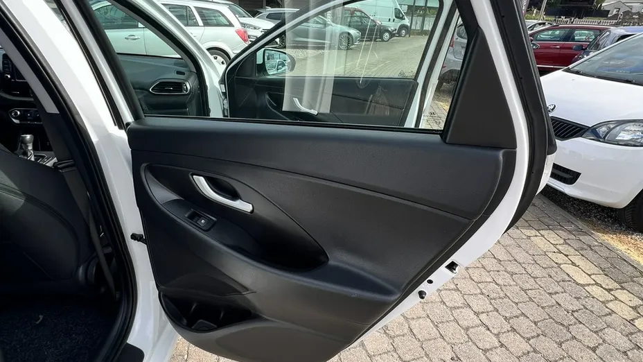 HYUNDAI i30 -