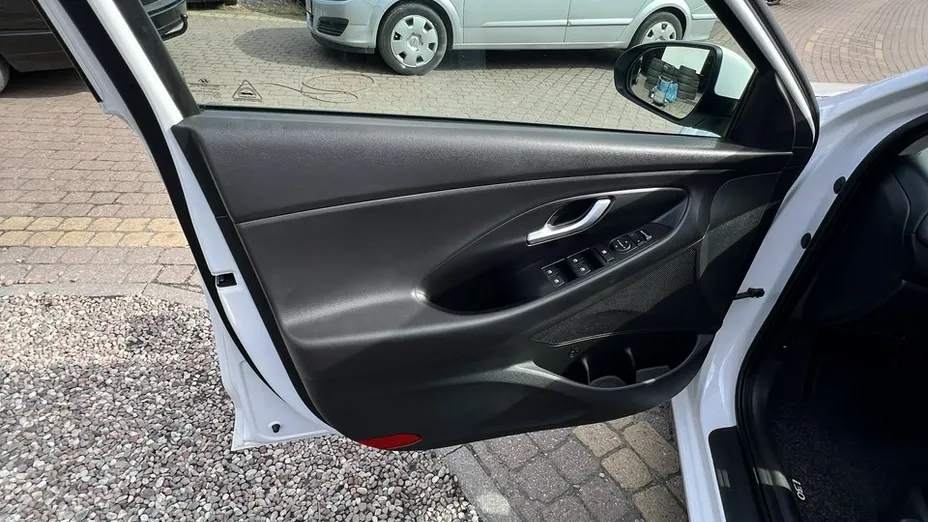 HYUNDAI i30 -