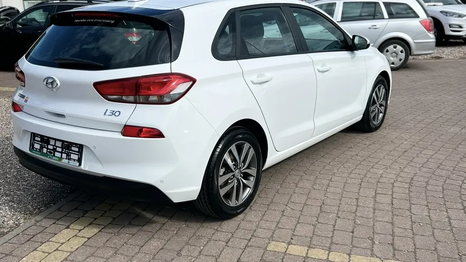 HYUNDAI i30 -