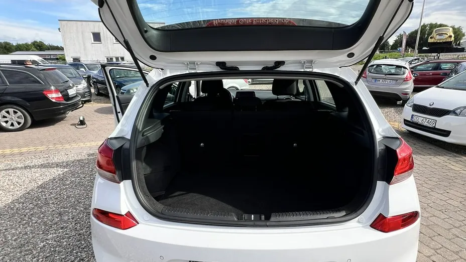 HYUNDAI i30 -