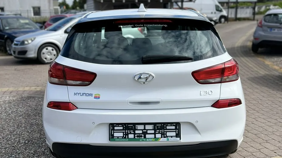 HYUNDAI i30 -