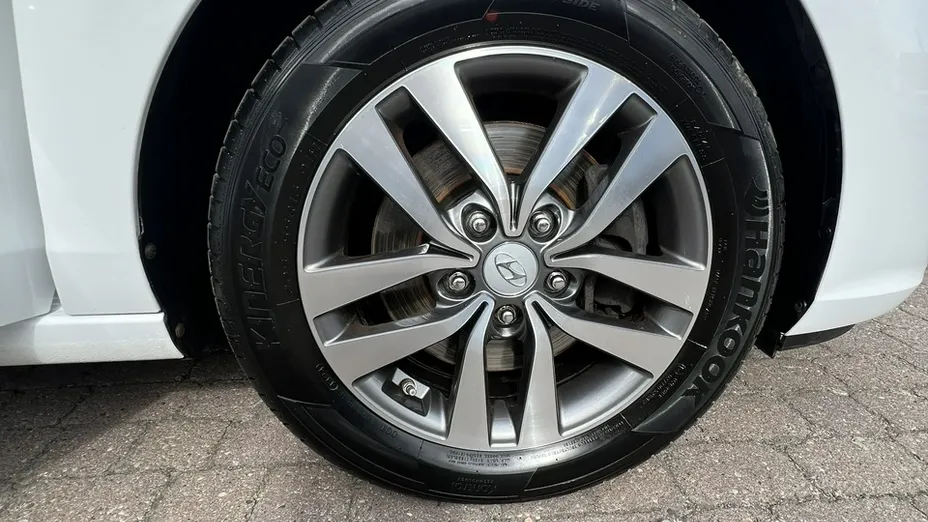 HYUNDAI i30 -
