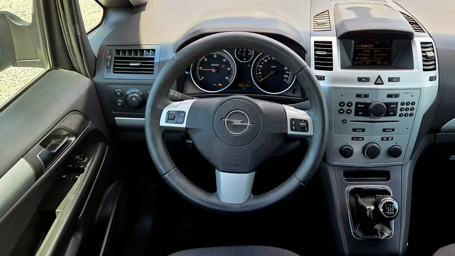 OPEL Zafira -