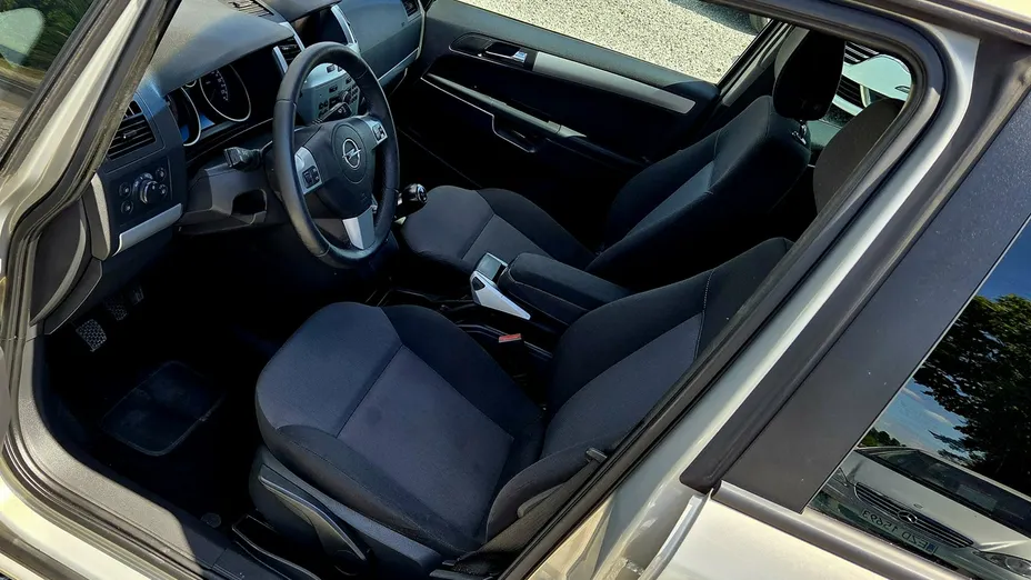 OPEL Zafira -
