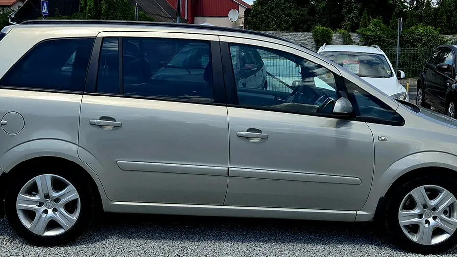 OPEL Zafira -