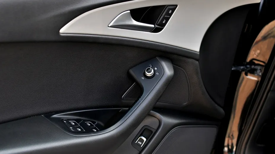 AUDI A6 -