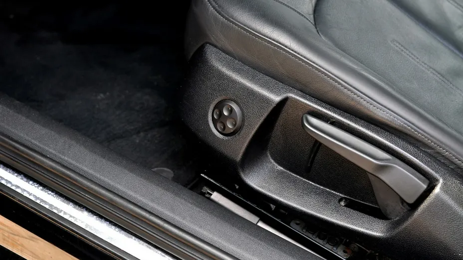 AUDI A6 -