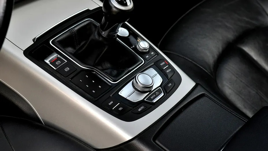 AUDI A6 -