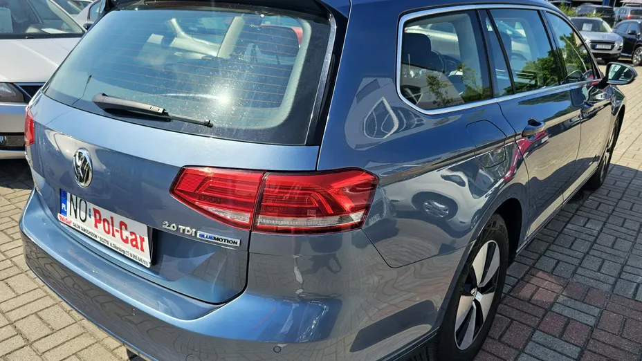 VOLKSWAGEN Passat -