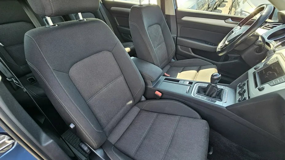 VOLKSWAGEN Passat -