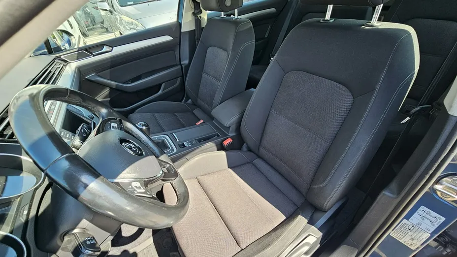 VOLKSWAGEN Passat -