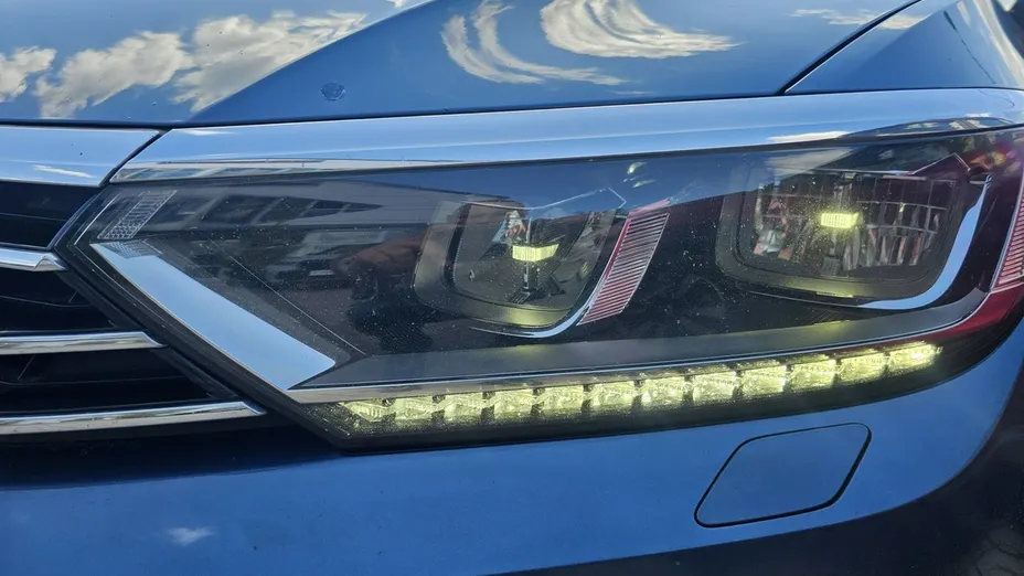 VOLKSWAGEN Passat -