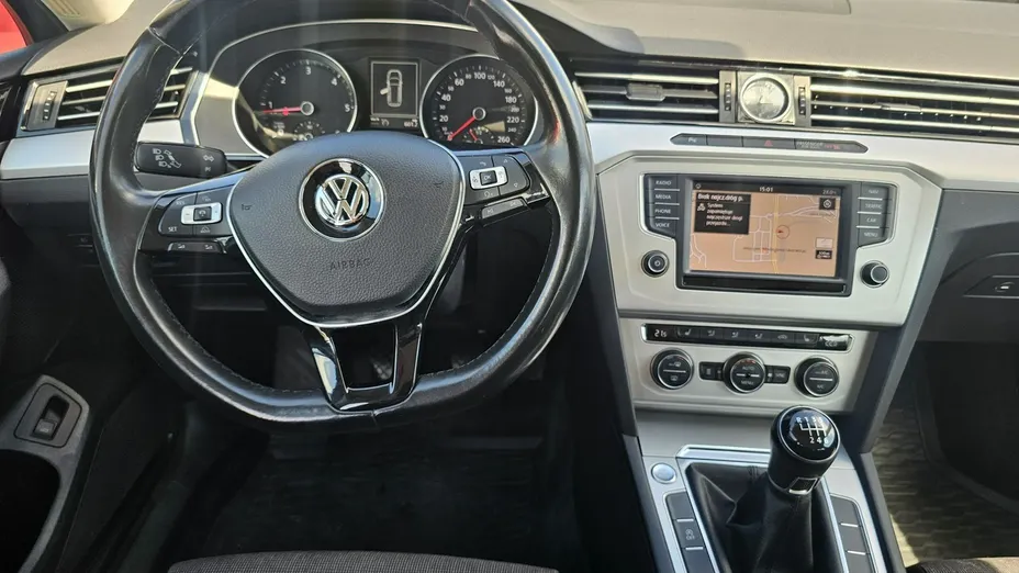VOLKSWAGEN Passat -