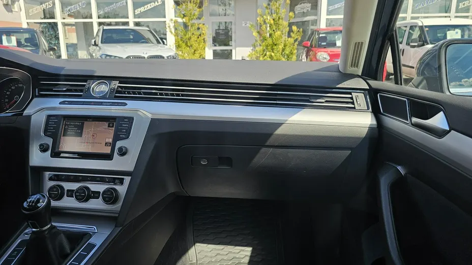 VOLKSWAGEN Passat -