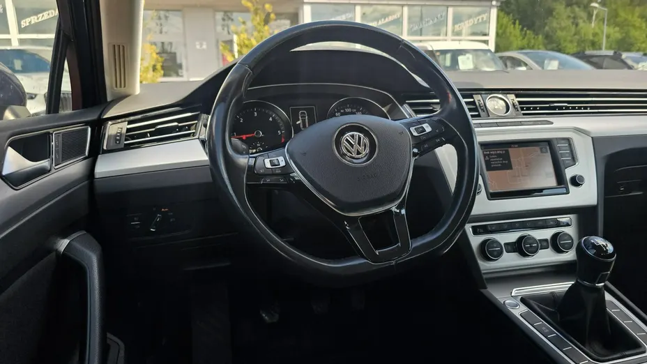 VOLKSWAGEN Passat -