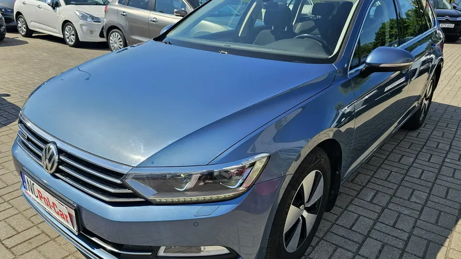 VOLKSWAGEN Passat -