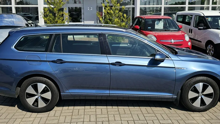 VOLKSWAGEN Passat -
