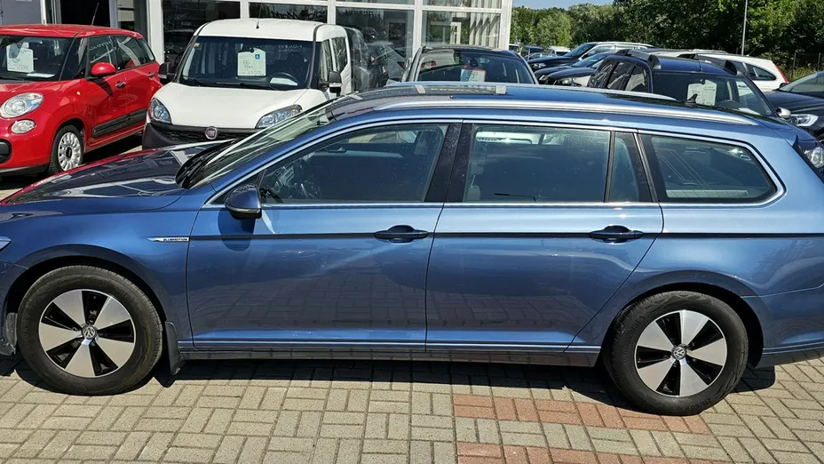 VOLKSWAGEN Passat -
